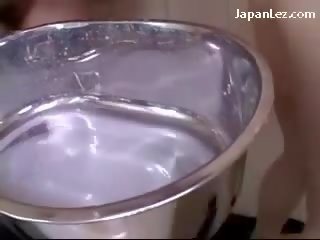 아시아의 젊은 소녀 점점 과 물총 enemas 진동기 에 바보 에 그만큼 목욕 관