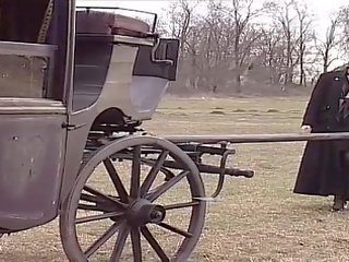 Гладкий жінка спіймана дрочіння її манда і трахкав по jogger