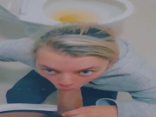 Young şepagat uýasy in hassahana helps me pee then sucks my peter to help me feel better