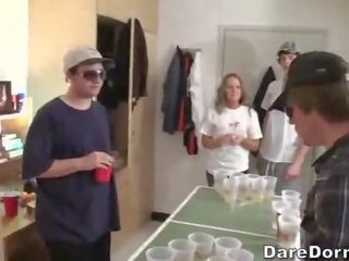 Μπύρα pong είναι ένα marvellous παιχνίδι
