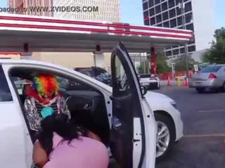 Soçniý tee gets fucked by gibby the kloun on a busy highway during rush hour