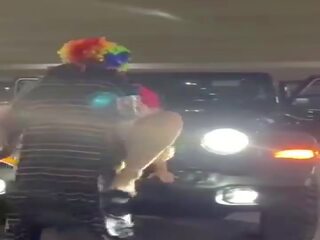 粉红色 发 streetwalker 得到 捣烂 上 jeep