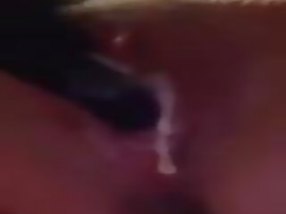 Her brush opens her burungpun really dripping