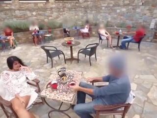 Publik extrem&excl; i potegnil ven njegov velikan manhood v restaurant&period;&period;&period;