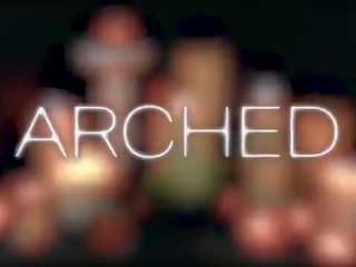 Arched -katie kush & laz fyre fleksibilnost naoljene seks video