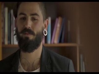 Büyüleyici inked serseri içinde tuvalet, ücretsiz kaza erişkin video 7b