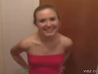 Bábika bábika v pony tails hry s ju štrbina