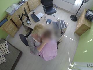 Loan4k. blonde-haired katy hopes a ottenere un loan ma agente