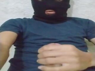 Novinho mascarado na punheta pt 1