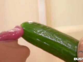 बस्टी लालच में किचन खुलती अमांडा rendall भरना उसकी गुलाबी साथ veggies