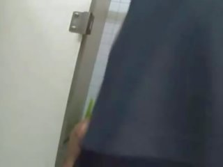 2 črnci grope in molest sweetheart na a stranišče