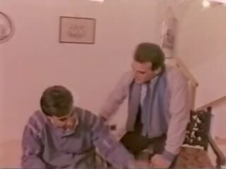 Yunani seks film stin glyfada ena krevati gia pente (1984)