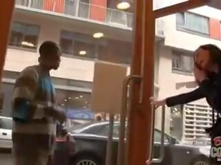 בוגר אישה לארה מזוין על ידי שחור גבר תוך בַּעַל משם