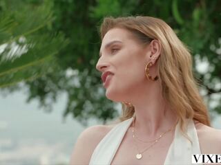 Tilki haýran galdyryjy natural seductress ruby reign rides his big kotak all day