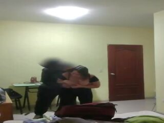 Me cojo a la sirvienta a la puta de la sirvienta pt 1