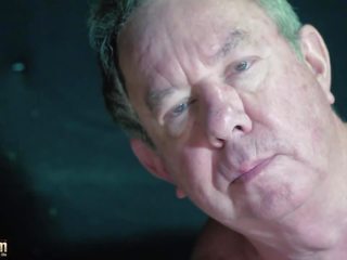 مدهش في سن المراهقة الهاوي الحصول على كس مارس الجنس بواسطة grumpy قديم