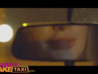 女 假 出租车 巨乳 纹身 drivers 屁股 性交 由 澳大利亚的 猛男