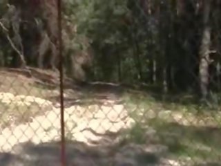 Російська deity дразнением на відкритому повітрі