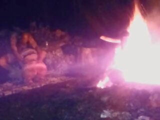 Pozno noč bonfire fukanje