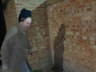 Offed ein gurke bis essen ist sie reisig es nach oben sie muschi erste: ghetto milf sex klammer