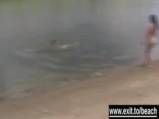 Публічний оголена пляж для дорослих відео з свінгери пара