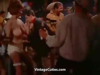 Ročník - polonahá tanec na a kostým strana 28-10-1962 | xhamster