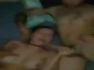 Чукане наш strumpet classmate: американски смесени момичета момчета домашно x номинално клипс