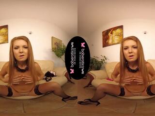 Sólo gal, mila líška je použitím a nový, ružový vibrátor, v vr