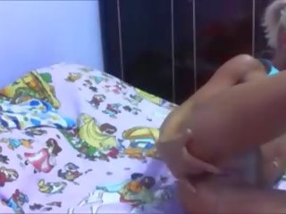 紧 屁股 金发 磨 & 玩具 的阴户 上 凸轮: 自由 xxx 电影 75