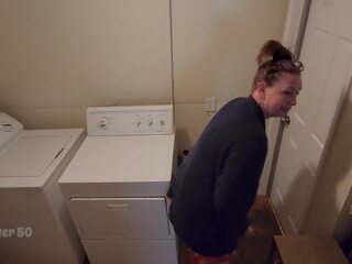 A osamljen milf zapelje a ljubimec ki rents ji klet stanovanje na landlady del ii