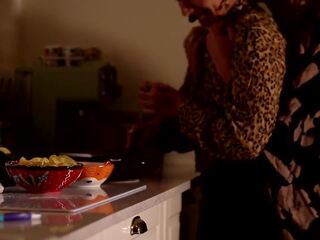 Non monogamous dinner бісексуал вчотирьох fffm: роль грати ххх кіно feat. fayahgirl
