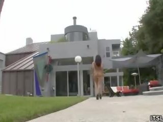 Reena sky un viņai apakšbiksītes