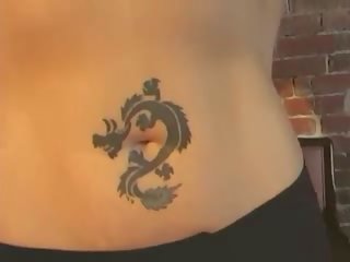 アジアの レズビアン 味 彼女の 最初の ブロンド