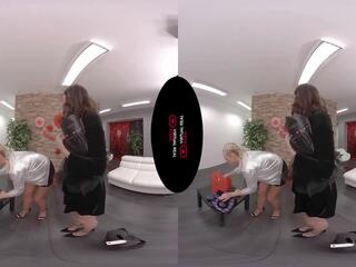 Virtualrealporn.com - 12 女孩 的 聖誕 黑色 球隊