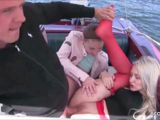 有吸引力 德語 青少年 母狗 在 公 女女男 三人行 上 船