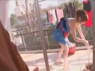20 let star privlačen japonsko gospodinja pov umazano posnetek pri domov