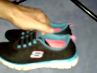 奇妙 skechers 得到 facialed 为 该 很 第一 时间