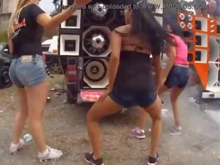 Loira muito gostosa danã§ando funk