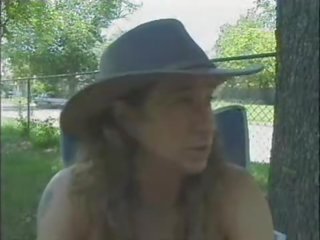 Streetwalker получава двойно прецака