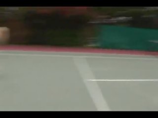 Magnificent 에 trot 매춘부 부딪 혔어요 에 테니스 법정