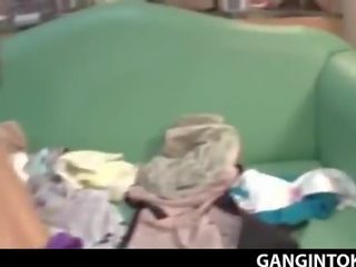 Цензурирани хардкор токио изпразване на лицето ганг банг с проститутките tak
