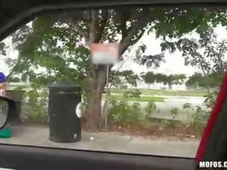 Hitchhiker remaja badut mikayla mico cabut tulang