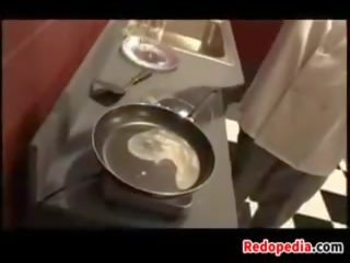 E pisët flokëkuqe ha një shumë i spermë