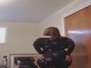 Curvy vrouw met reusachtig bips en klein waist, volwassen klem 76
