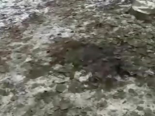 Bloke neuken en urineren op zijn rondborstig dochter