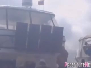 Streeptease veřejné na jachta