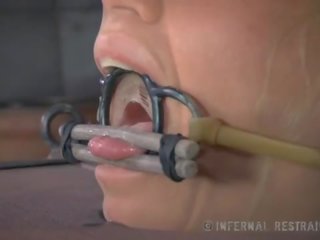 Голям бюст милф orgasmed в приспособление робство