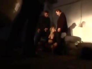 Är watches gowyja aýaly with youths