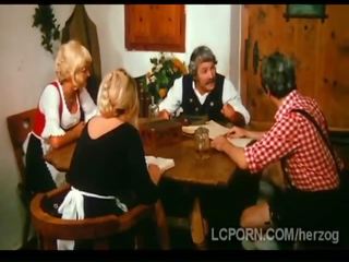 Farma človek fucks neighbors sensational blondýna manželka na the stôl