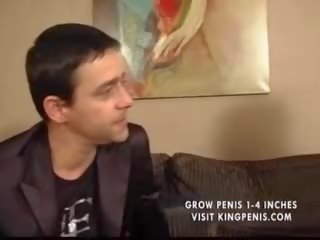 Френски млад дама с татуировки